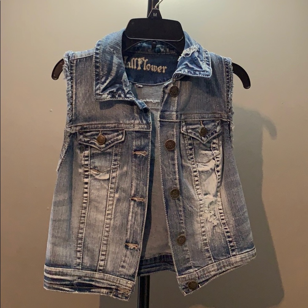 Sleeveless Jean jacket.